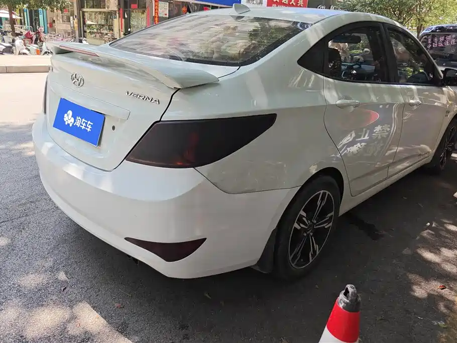 Hyundai Verna 2014 1.4L Manual Fashion GS фото 3