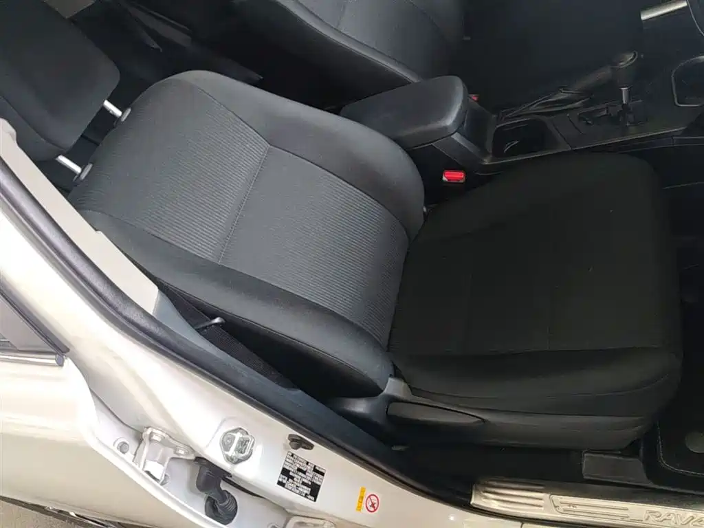 Toyota RAV4 Rongfang 2016 2.0L CVT 2WD Trend (China V) фото 25