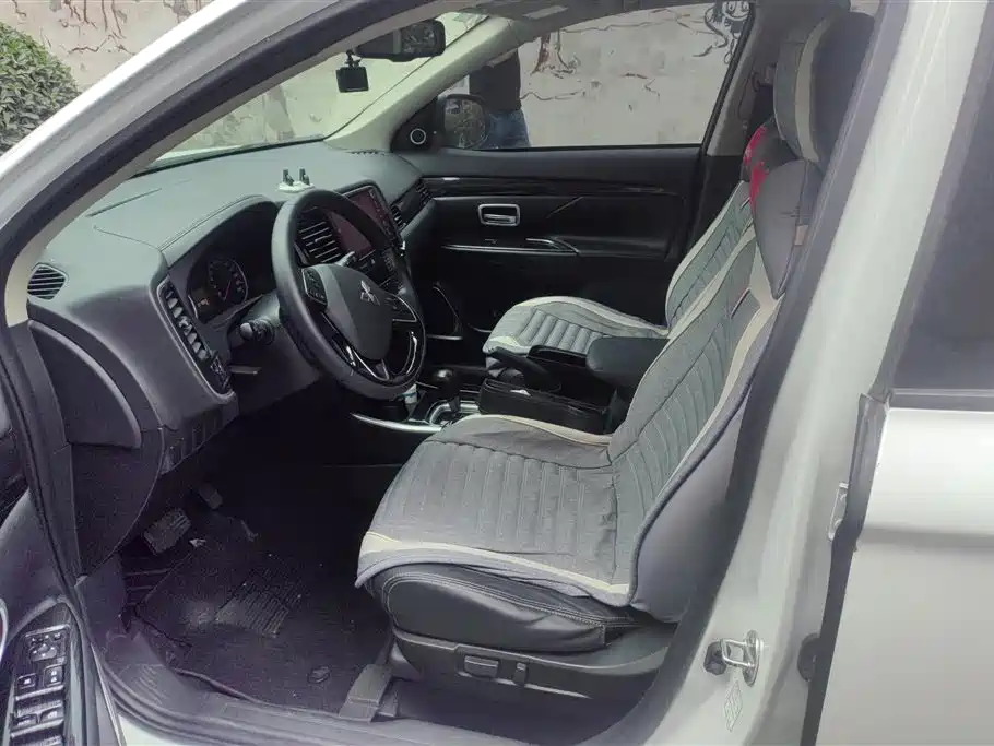 Mitsubishi Outlander 2018 2.0L 2WD Glory Edition 5-seater фото 9