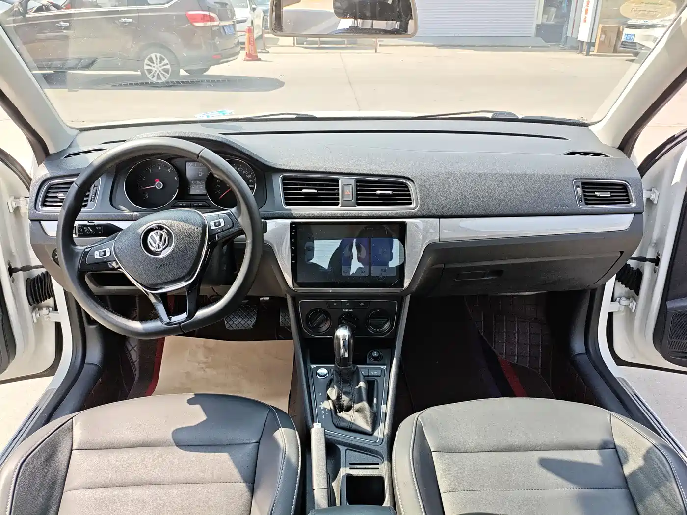 Volkswagen Lavida 2017 1.6L Automatic Comfort Edition фото 11