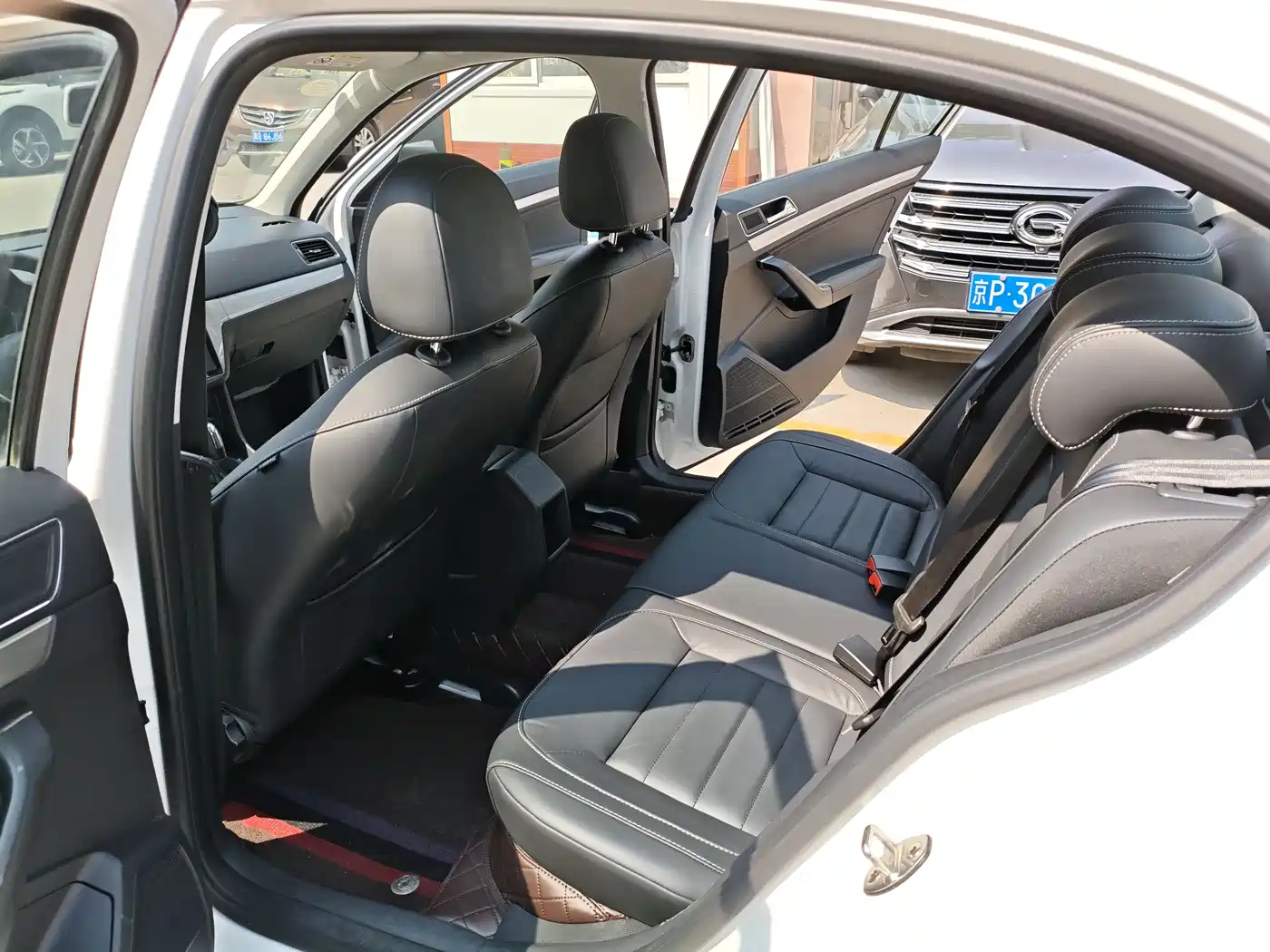 Volkswagen Lavida 2017 1.6L Automatic Comfort Edition фото 9