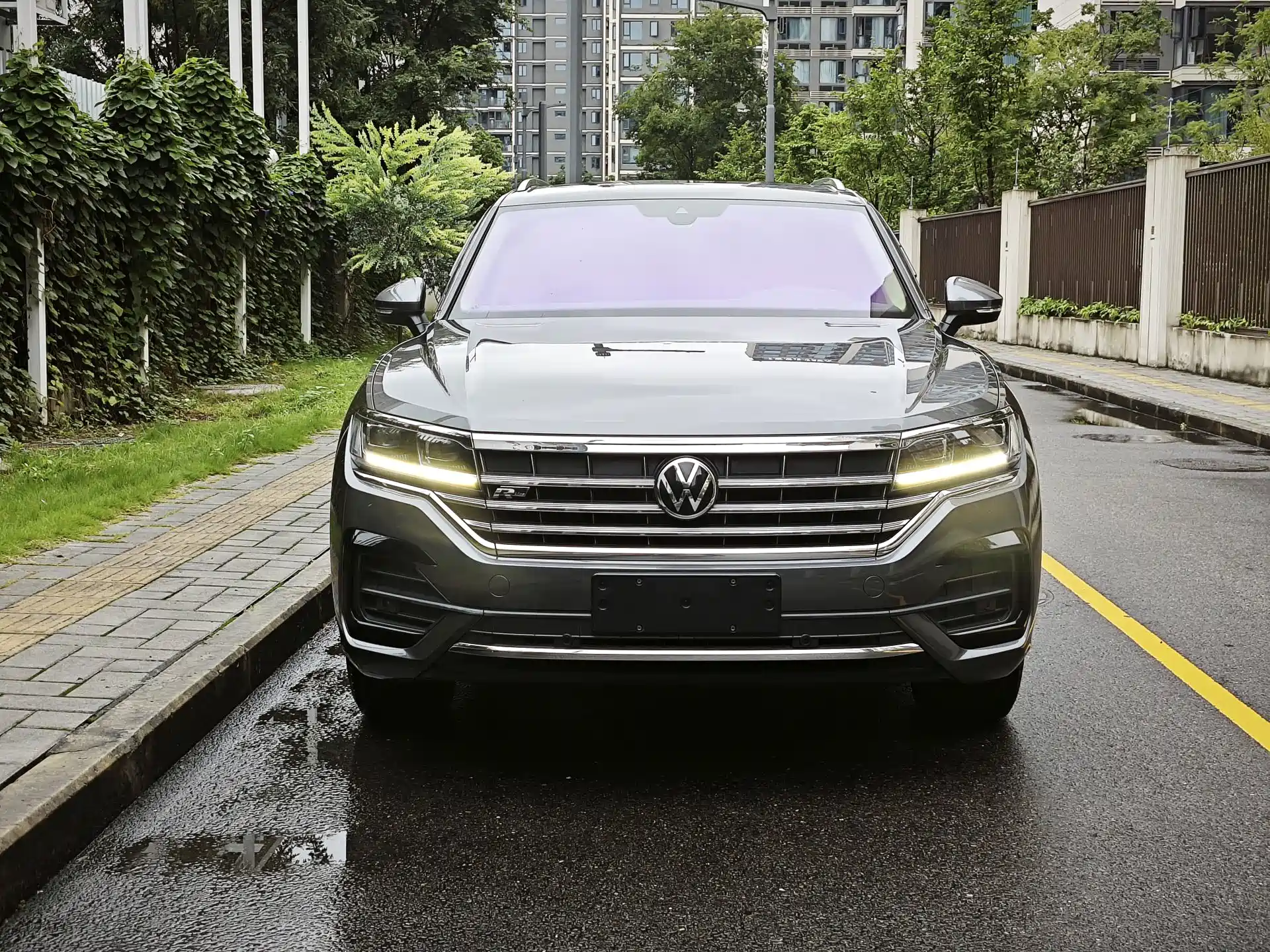 Фото 2 - Volkswagen Touareg