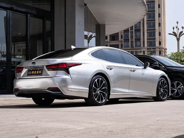 Lexus LS 2021 500h Executive Edition — фото 3
