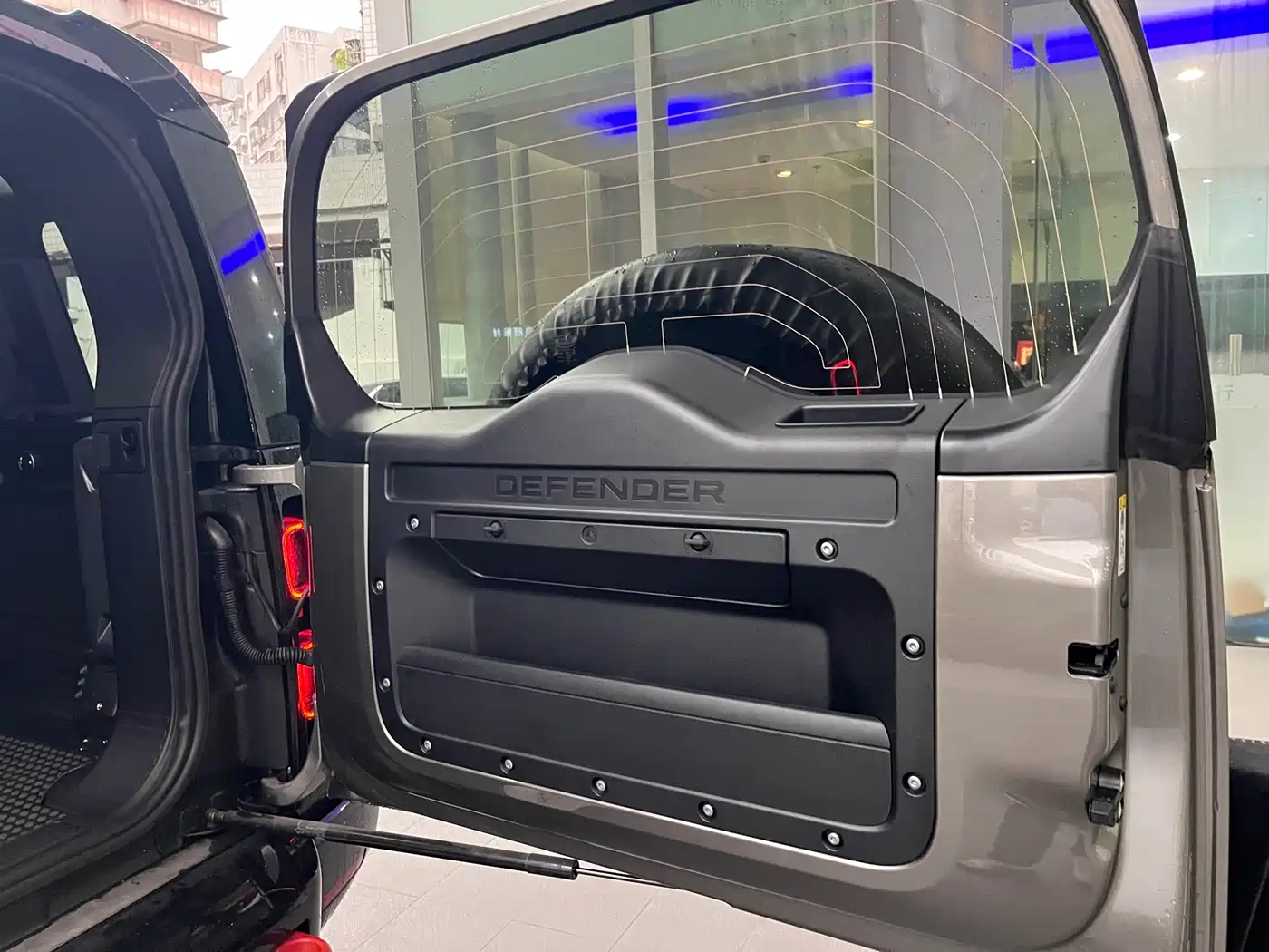 Land Rover Defender 2025 110 3.0T P400 X фото 7
