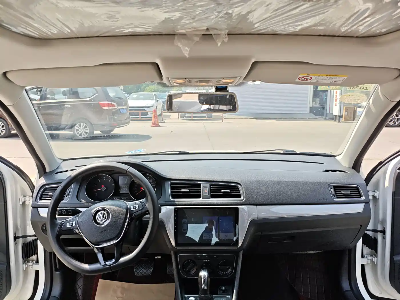 Volkswagen Lavida 2017 1.6L Automatic Comfort Edition фото 10
