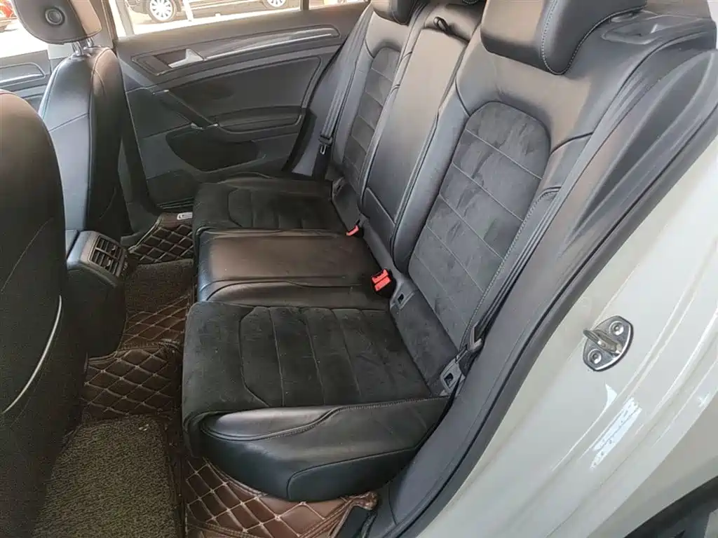 Volkswagen Golf 2018 230TSI Automatic Luxury фото 17