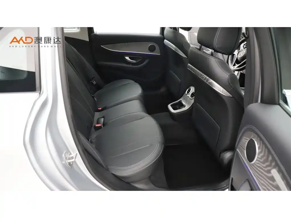 Фото 8 - Mercedes-Benz E-Class