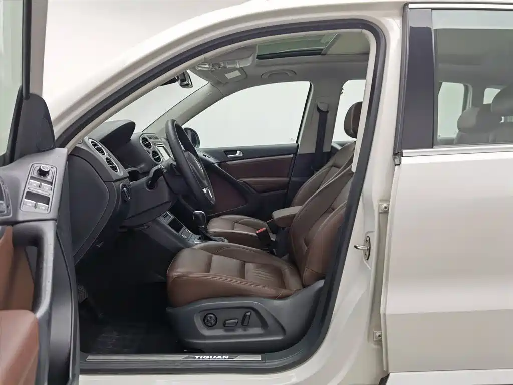 Volkswagen Tiguan 2015 2.0TSI Automatic 4WD Luxury фото 10