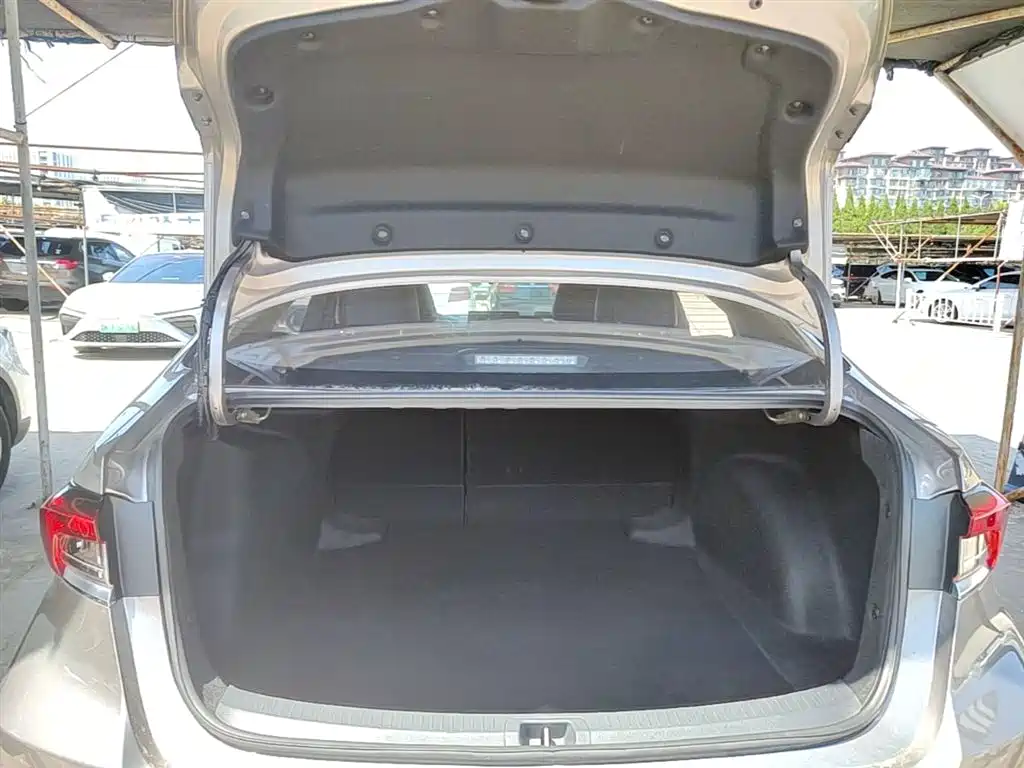 Toyota Corolla 2021 1.2T S-CVT Luxury Edition фото 19