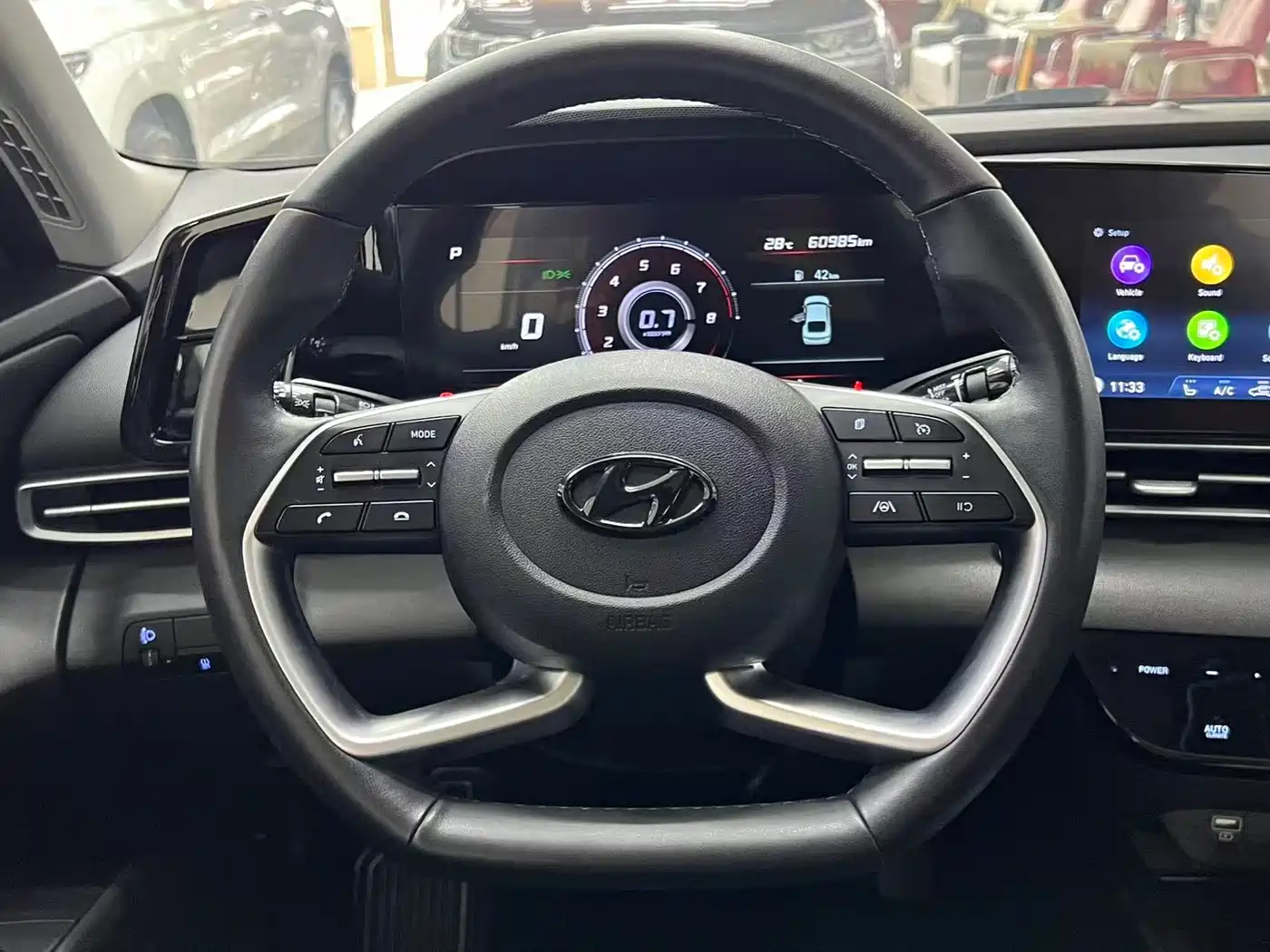 Hyundai Elantra 2022 1.5L CVT LUX Premium Edition фото 10