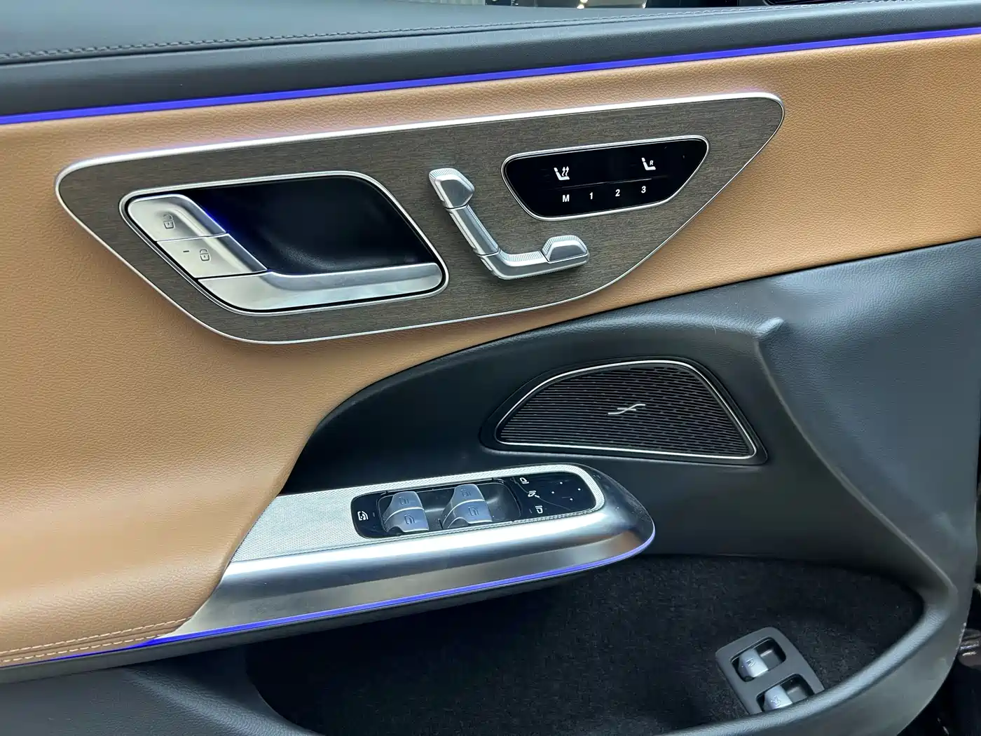 Mercedes-Benz E-Class New Energy 2024 E 350 e L Plug-in Hybrid Sedan фото 12