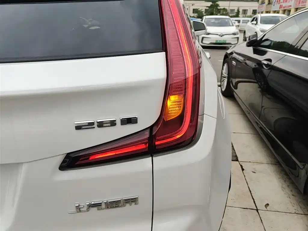 Cadillac XT4 2018 28T FWD Leading Edition фото 8
