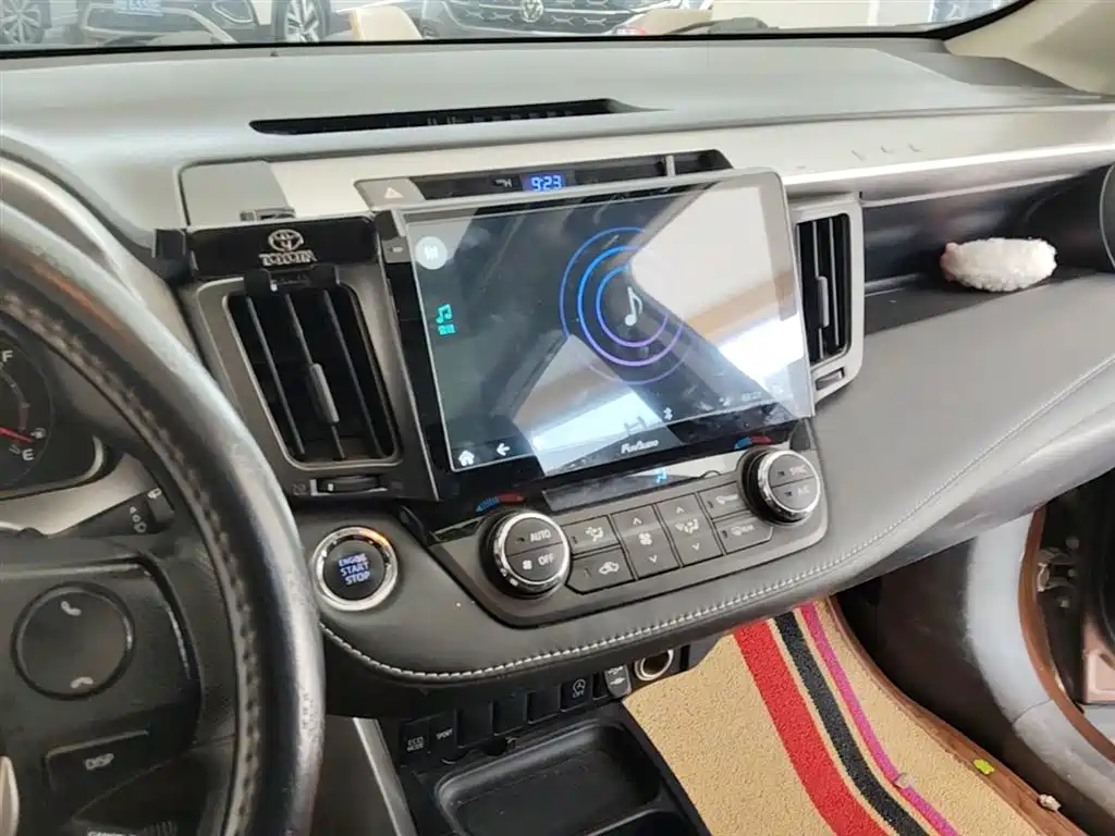 Toyota RAV4 Rongfang 2016 2.0L CVT 2WD Trend (China V) фото 13