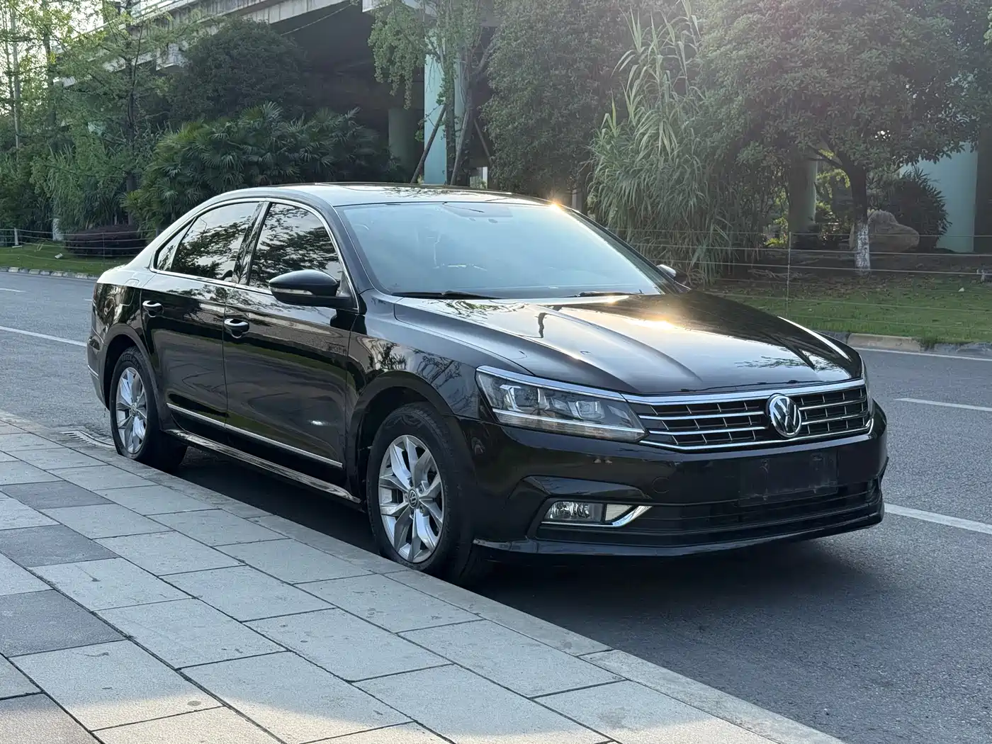 Volkswagen Passat 2017 280TSI DSG Prestige фото 3