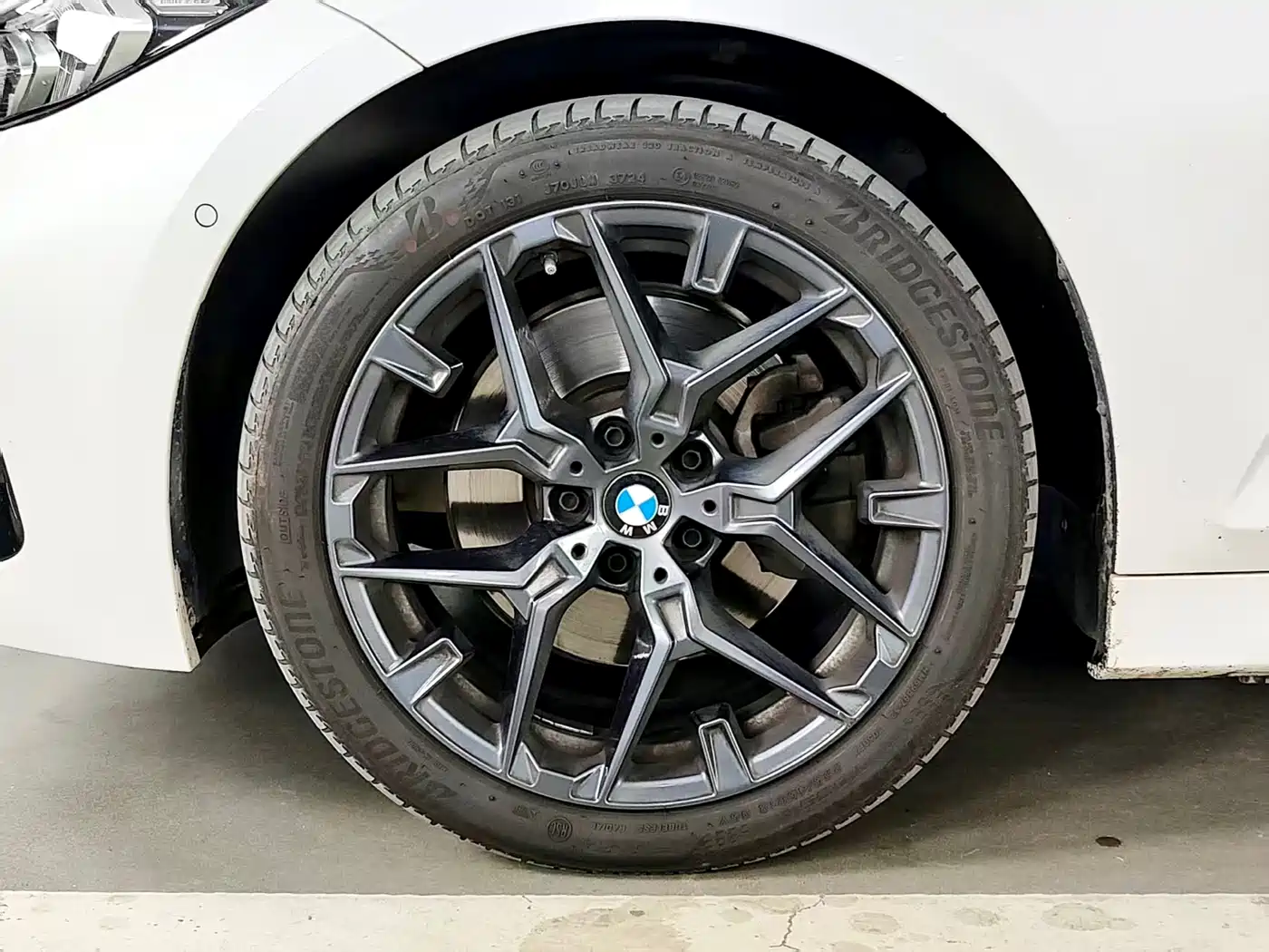 BMW 3 Series 2025 330Li M Sport Night Edition фото 5