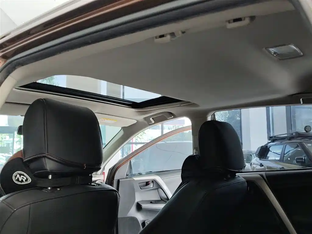 Toyota RAV4 Rongfang 2016 2.0L CVT 2WD Trend (China V) фото 18