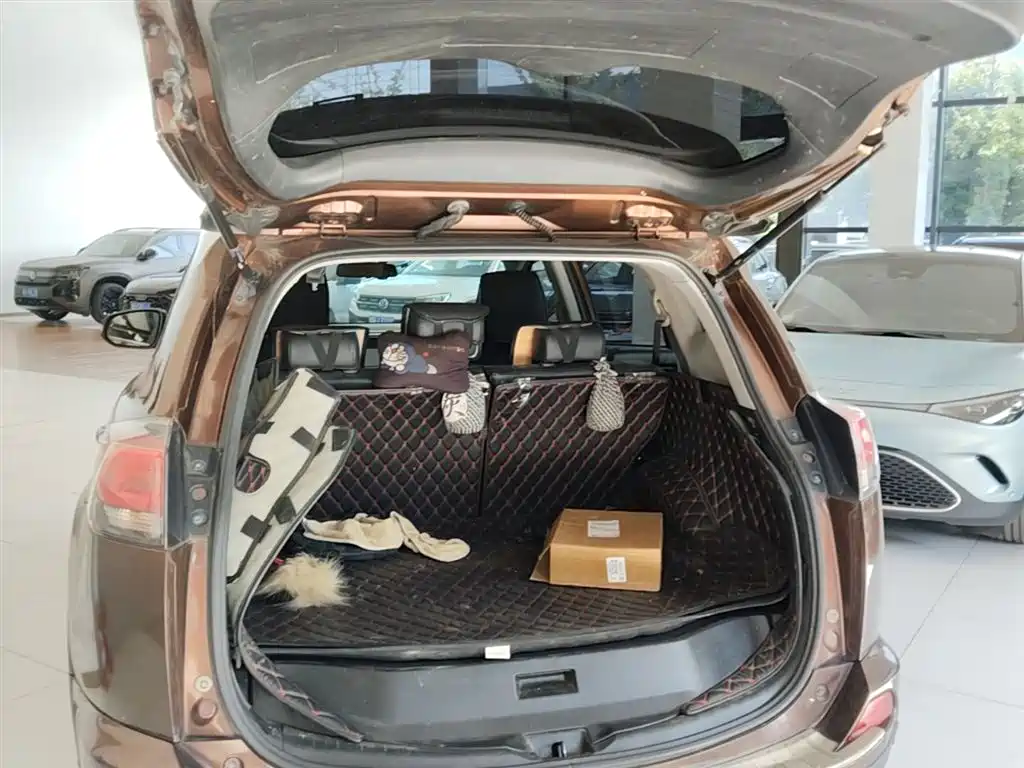 Toyota RAV4 Rongfang 2016 2.0L CVT 2WD Trend (China V) фото 19