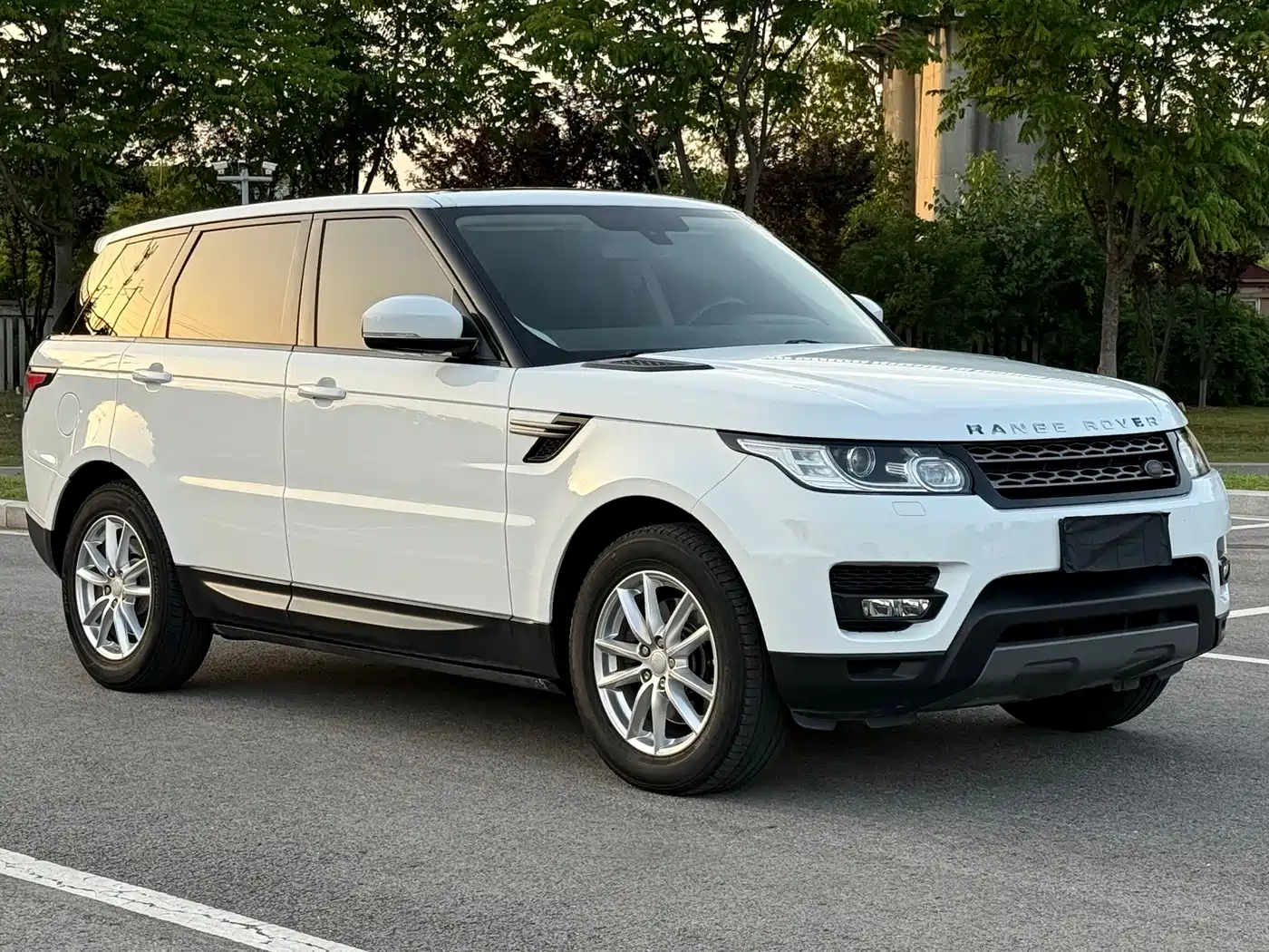 Land Rover Range Rover Sport 2016 Model 3.0 SC V6 SE фото 3