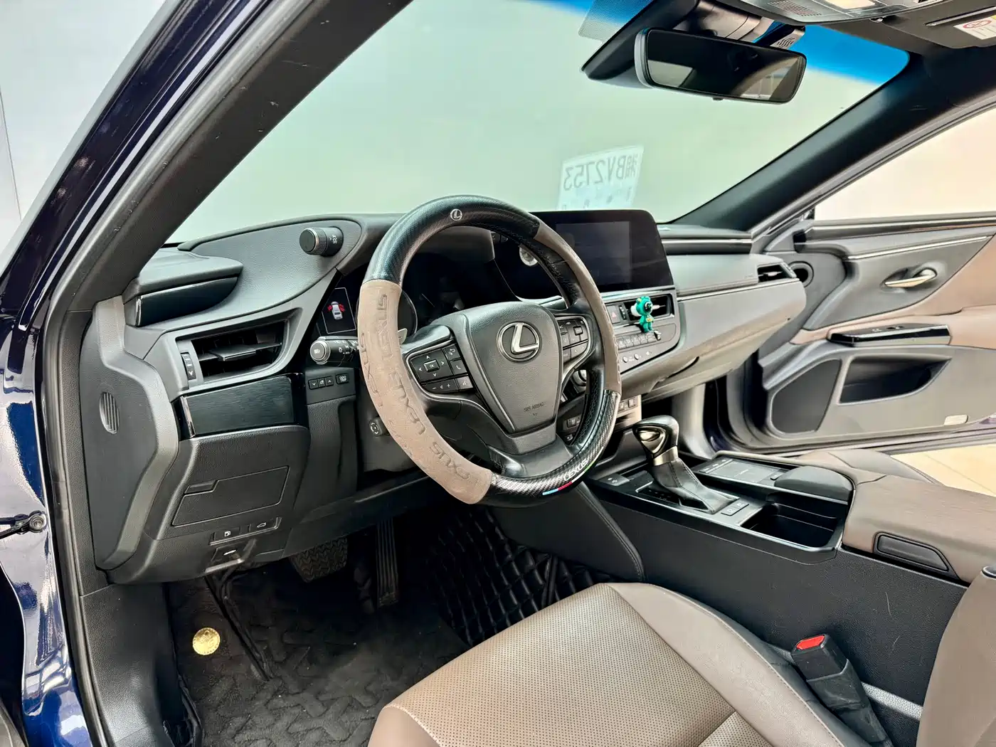 Lexus ES 2022 300h Ultimate Edition фото 7