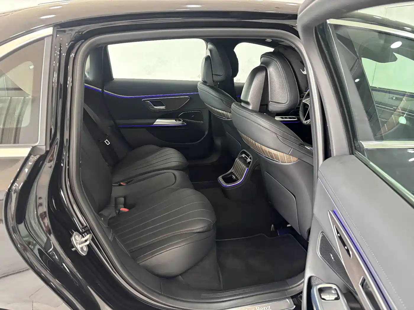 Mercedes-Benz E-Class New Energy 2024 E 350 e L Plug-in Hybrid Sedan фото 24