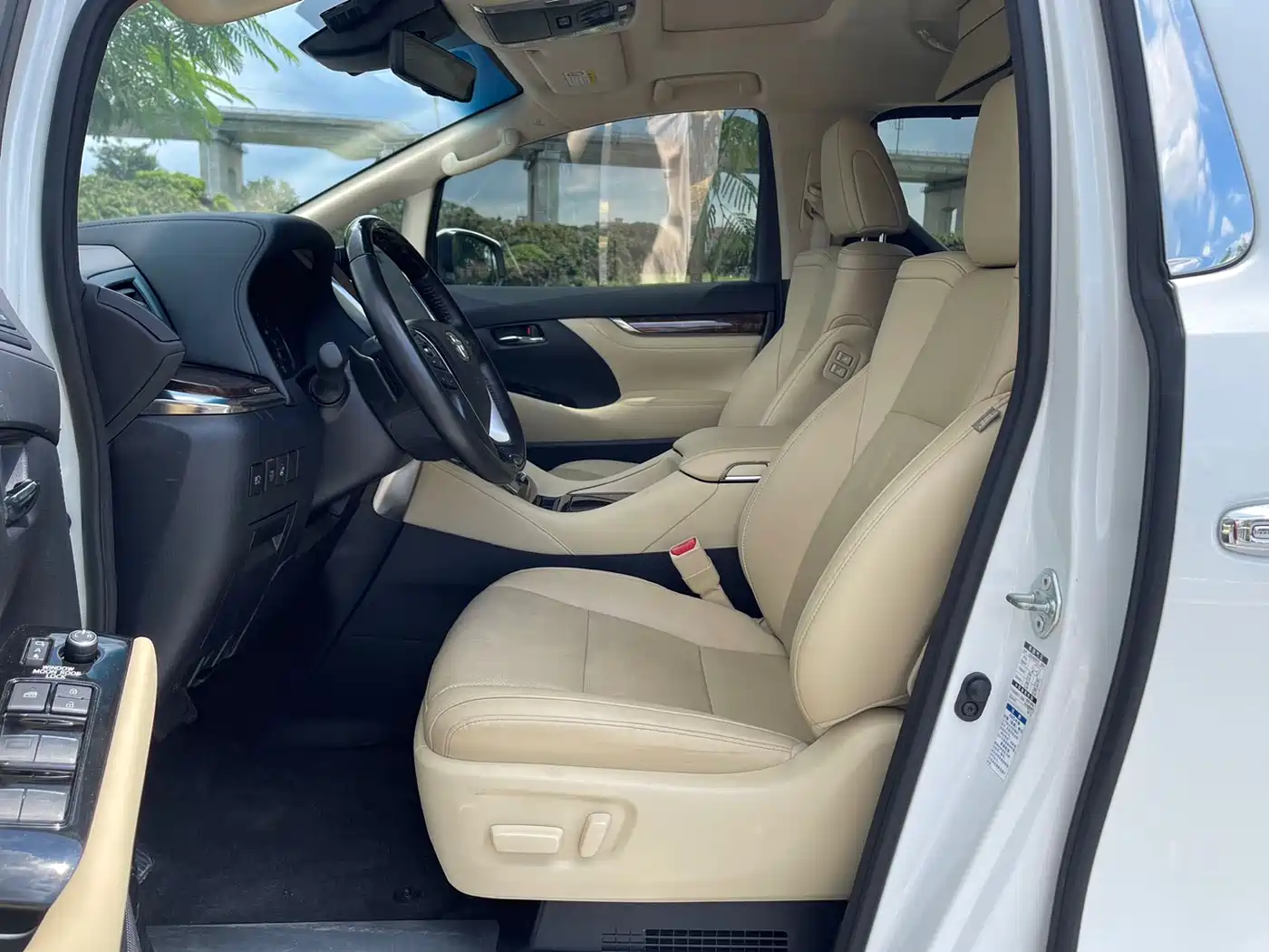 Toyota Alphard 2021 Hybrid 2.5L Luxury фото 22
