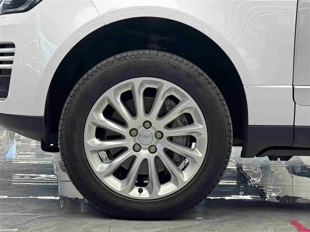 Land Rover Range Rover 2021 3.0 L6 Heritage Edition фото 4