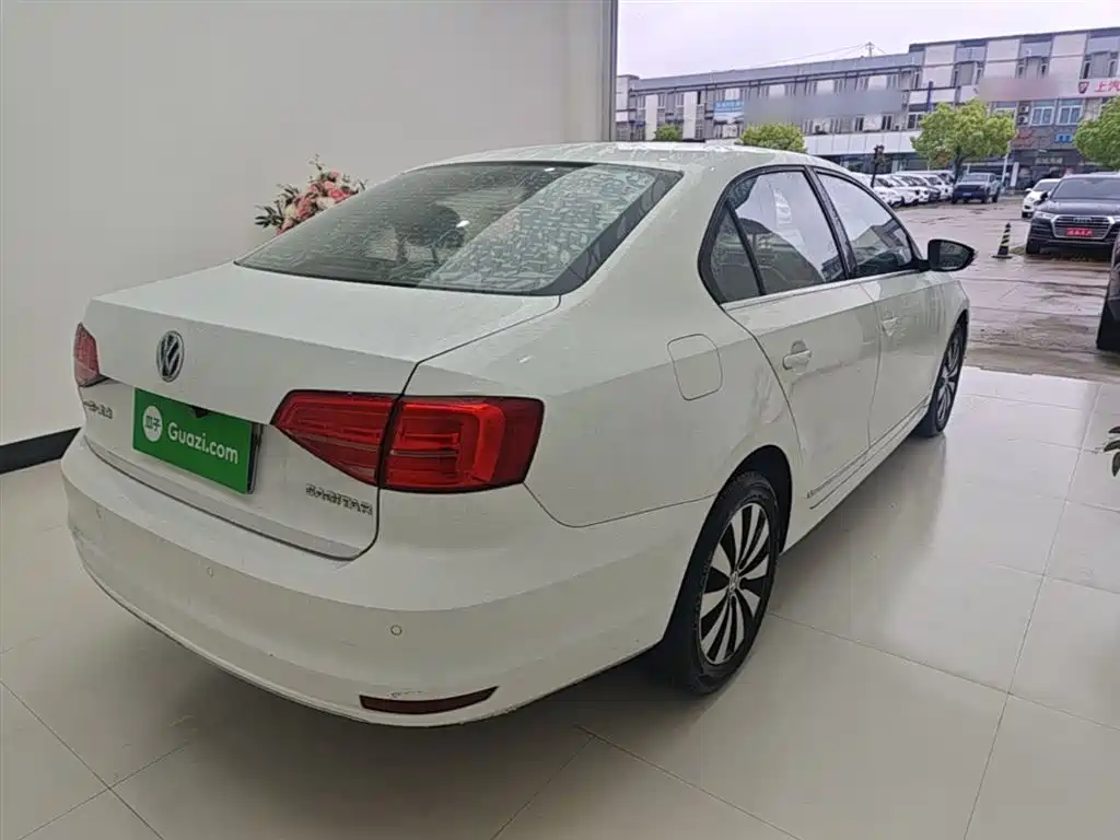 Volkswagen Sagitar 2017 1.6L Automatic Comfort фото 7