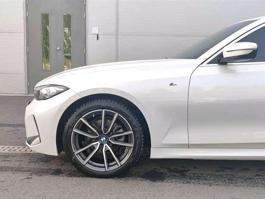 BMW 3 Series 2025 325i M Sport Package фото 6