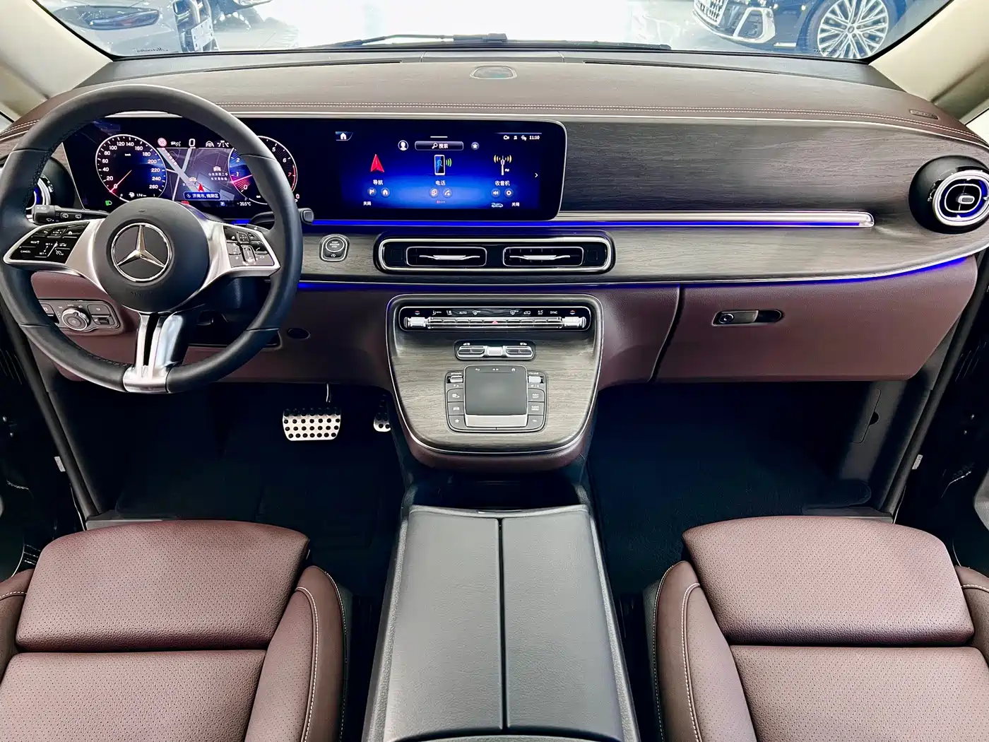 Mercedes-Benz V-Class 2024 V 300 L Long Wheelbase Premium фото 9