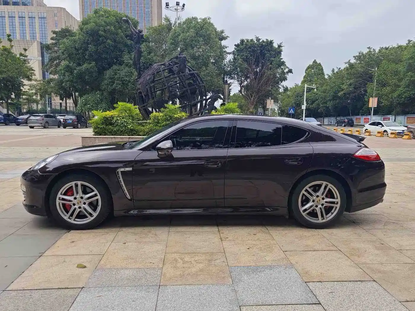 Porsche Panamera 2013 Panamera 4 Platinum Edition 3.6L фото 4