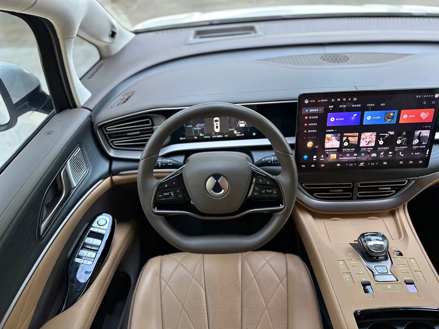 Denza D9 2022 DM-i 970 AWD Flagship фото 3