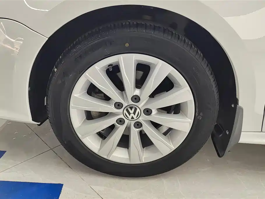 Volkswagen Sagitar 2015 1.6L Automatic Comfort фото 6
