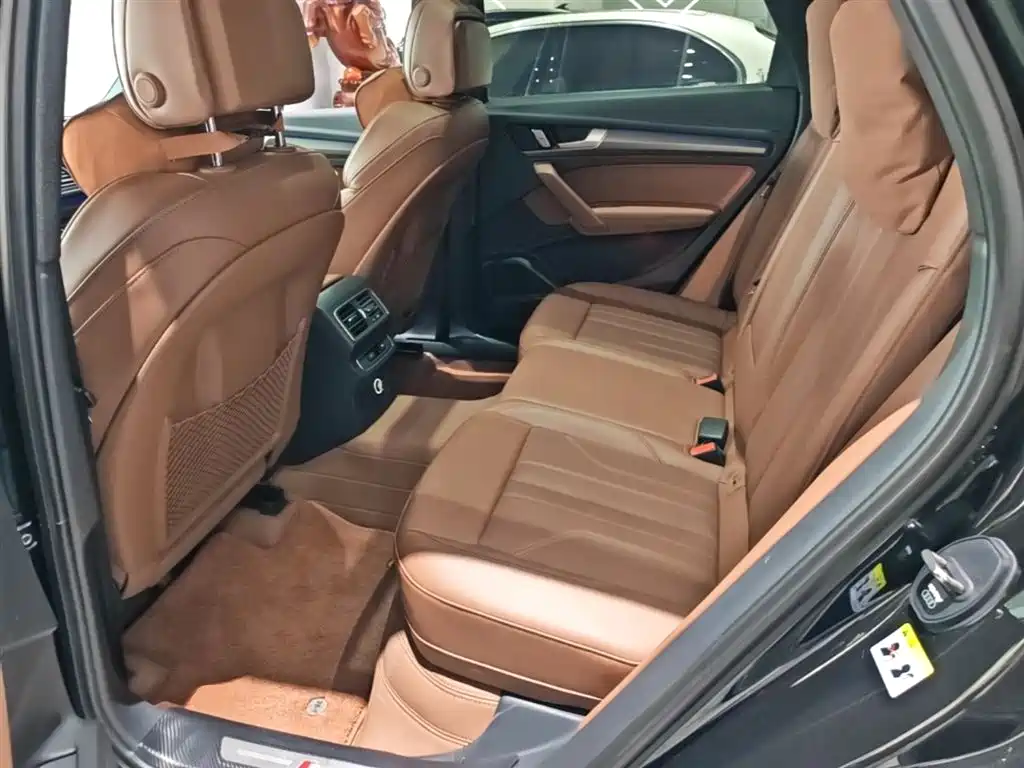 Audi Q5L 2025 45th Anniversary Edition 45 TFSI Luxury Sport фото 17