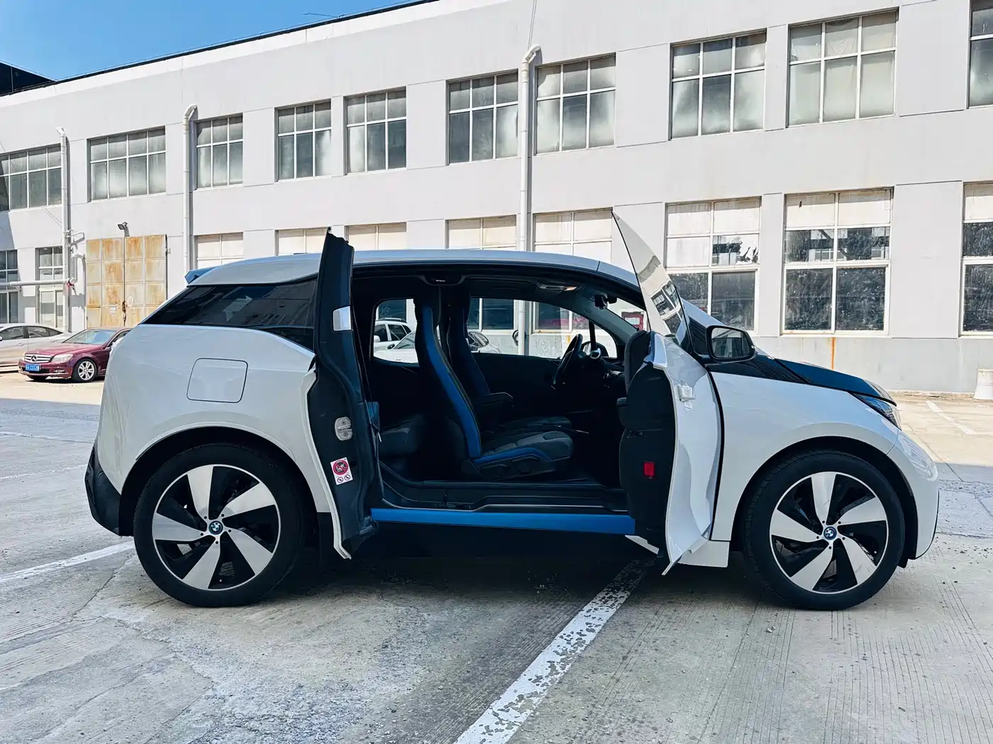 BMW i3 (Import) 2016 Upgraded Luxury Model фото 5