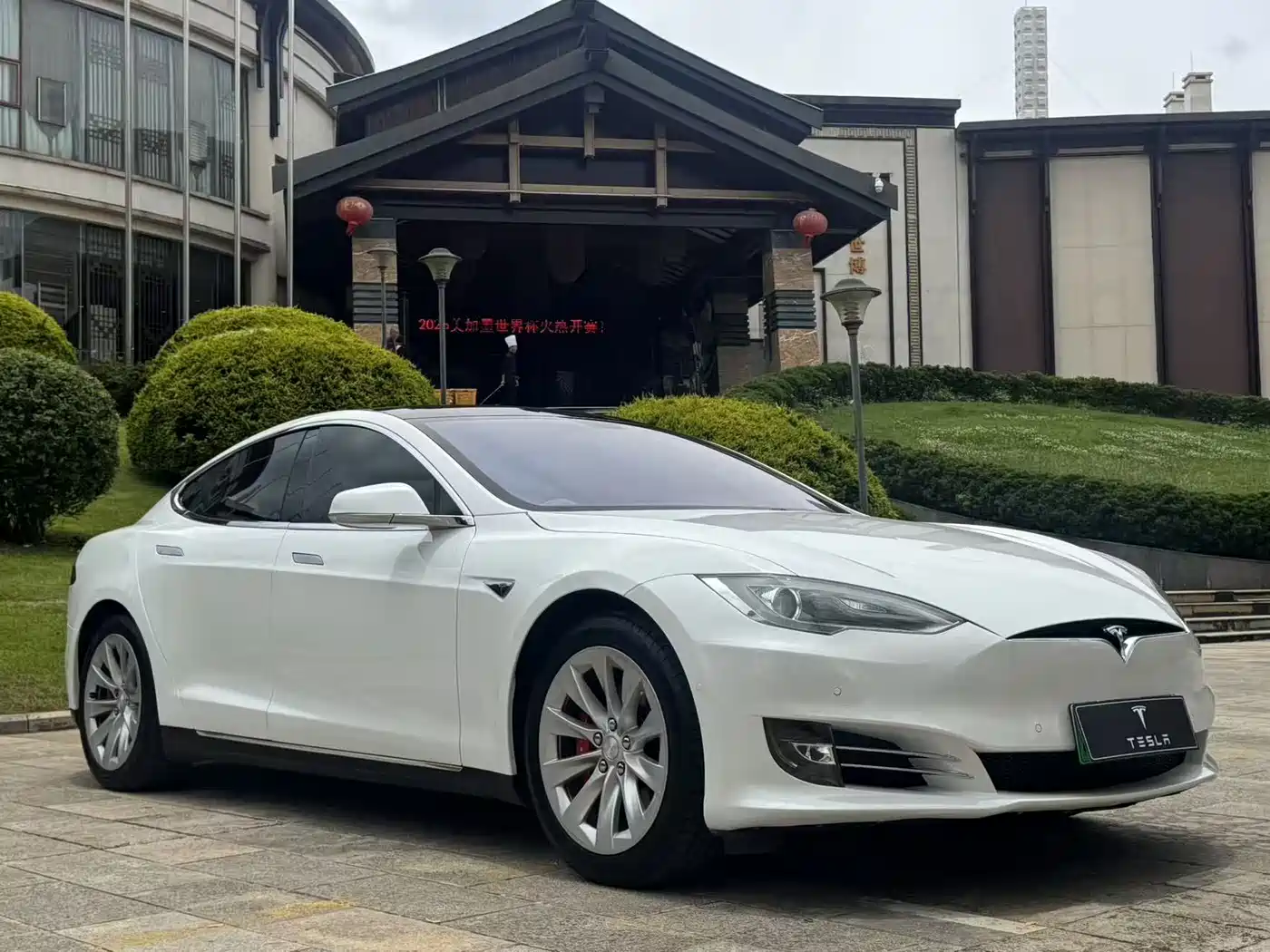 Tesla Model S 2014 2014 Model S P85