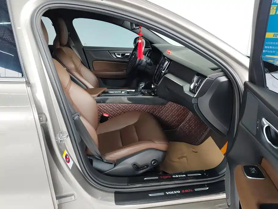 Фото 8 - Volvo S60