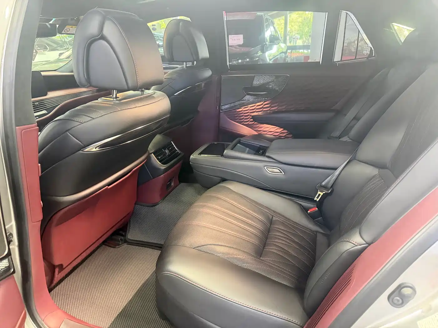 Lexus LS 2021 500h Executive Edition фото 7