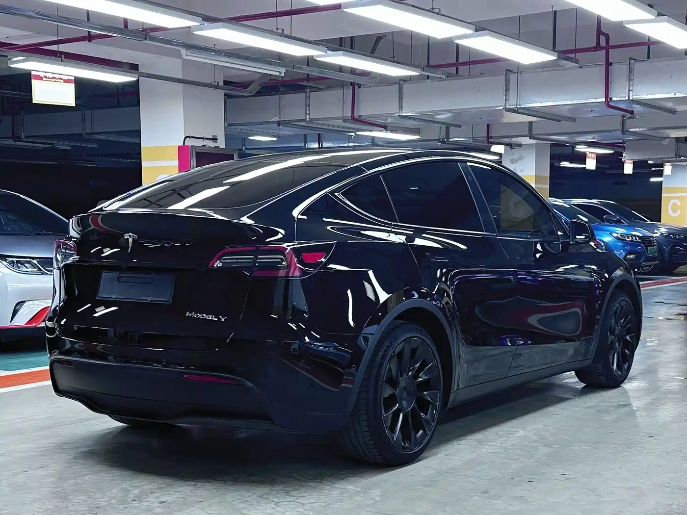 TESLA MODEL Y