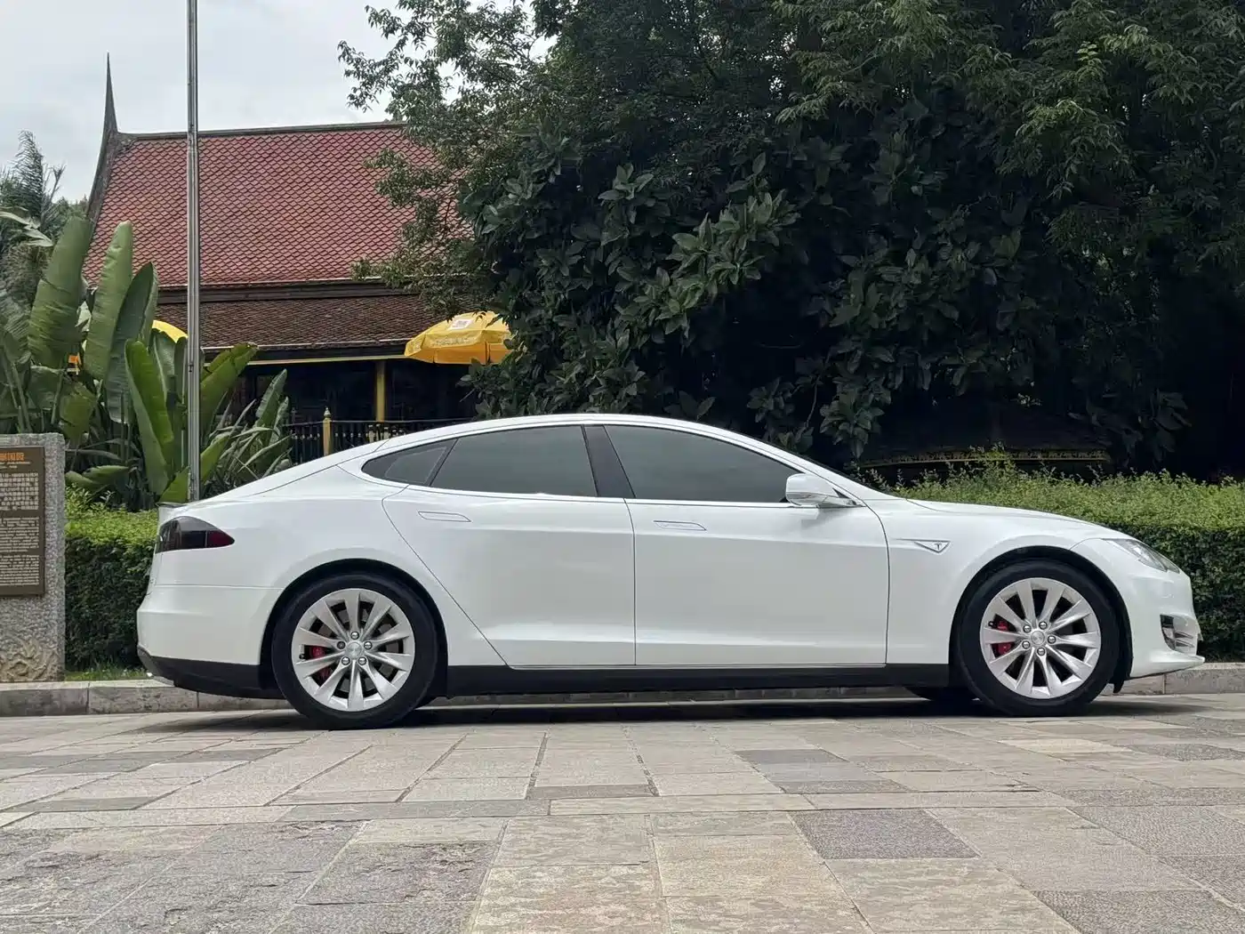 Tesla Model S 2014 2014 Model S P85