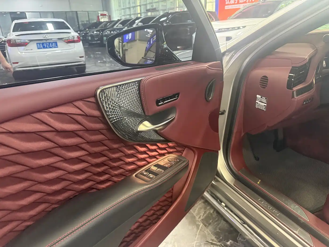 Lexus LS 2021 500h Executive Edition фото 6