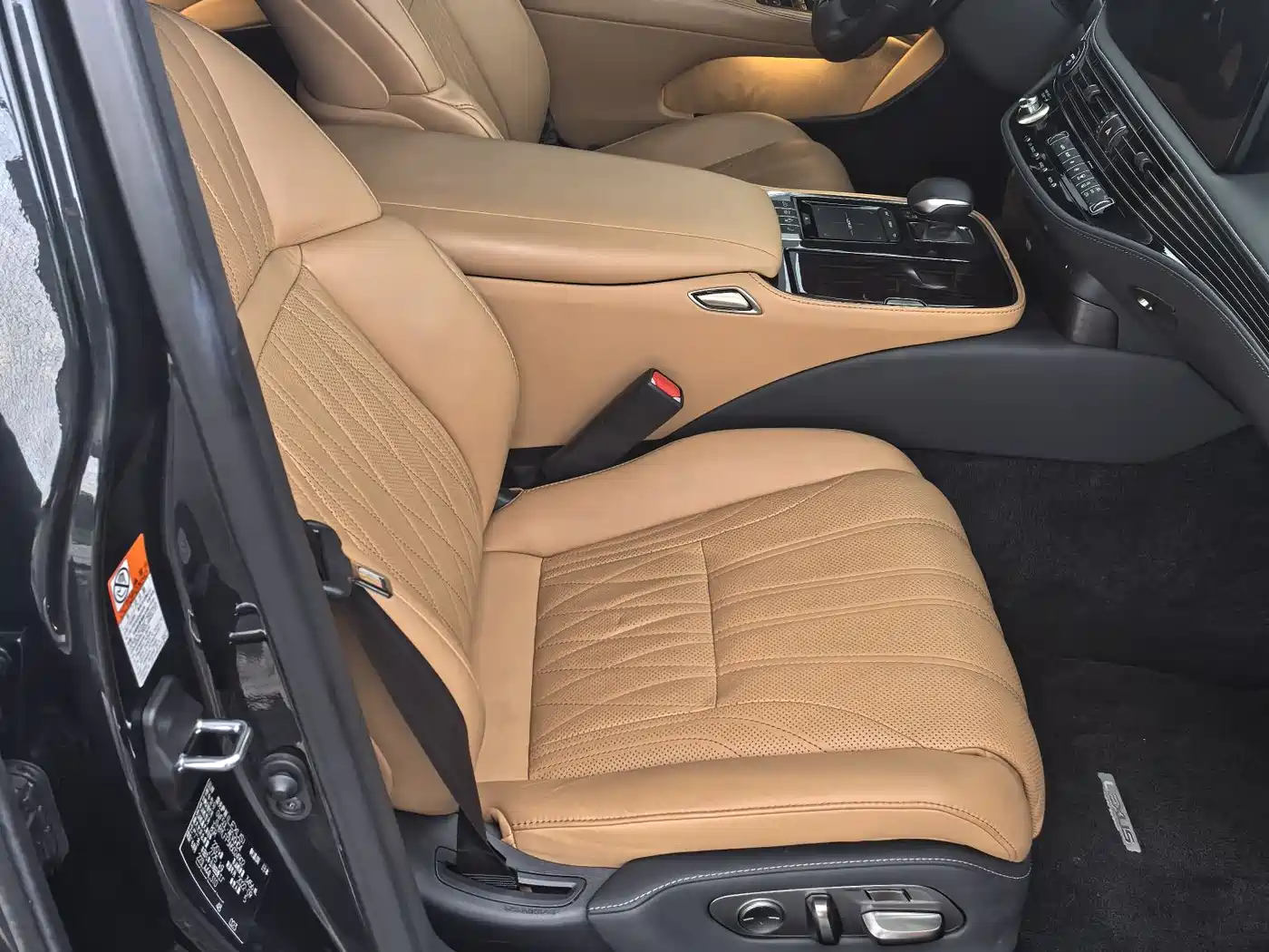Lexus LS 2021 500h Luxury Edition фото 11