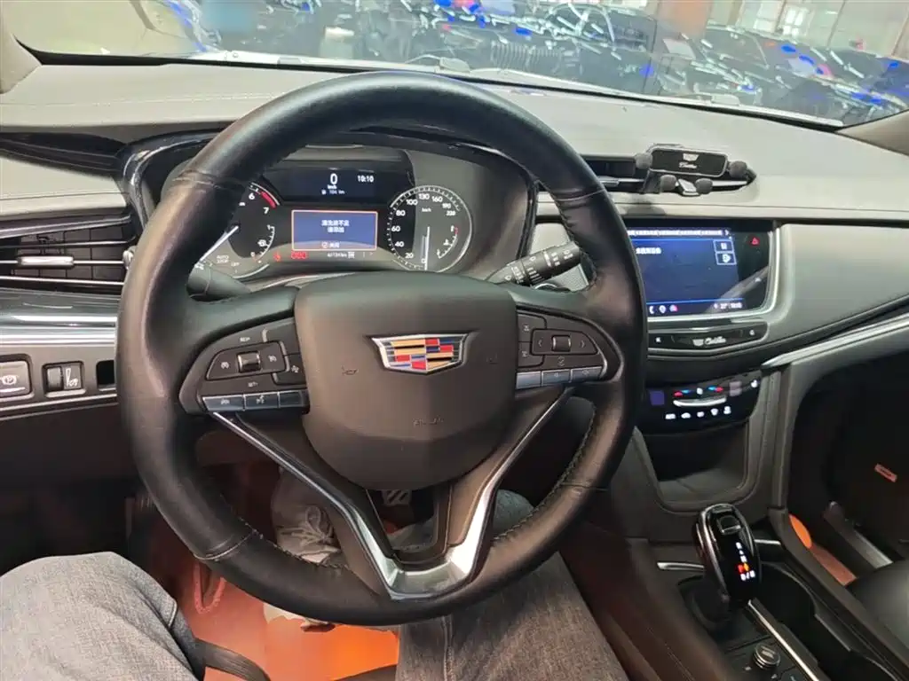 Cadillac XT6 2022 2.0T 7-Seater 4WD Trend Edition фото 10