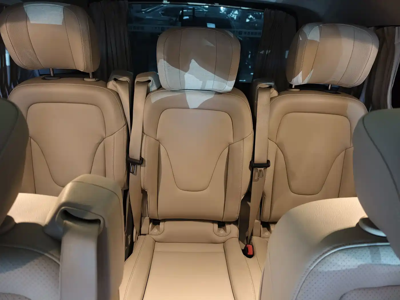 Mercedes-Benz V-Class 2021 V 260 L Long Wheelbase Premium Edition фото 10