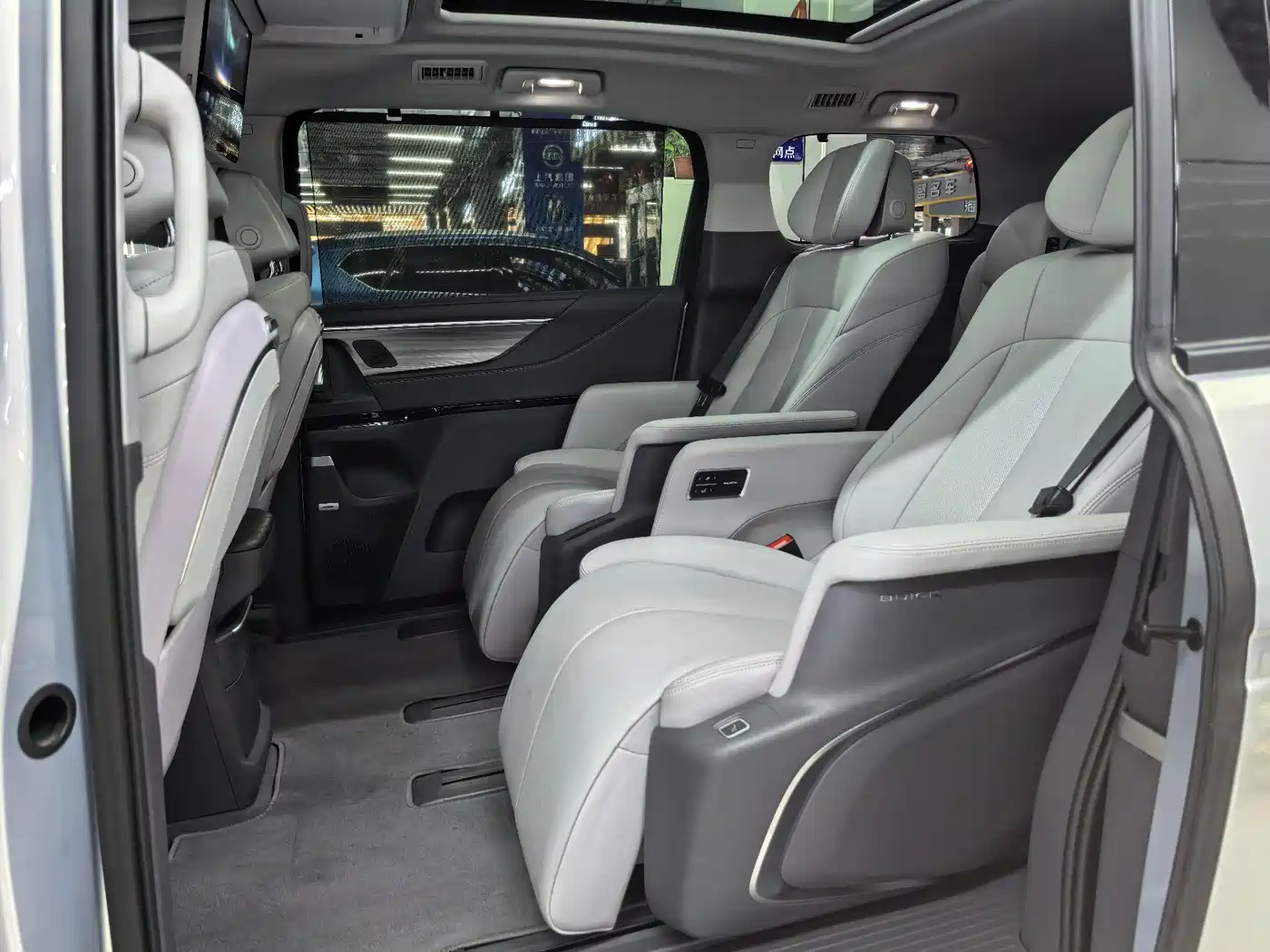 Buick GL8 2025 Land Honor Premium Edition фото 6