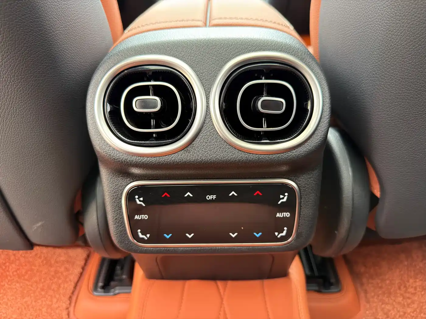 Mercedes-Benz GLC 2024 GLC 260 L 4MATIC Dynamic 5-seater фото 23