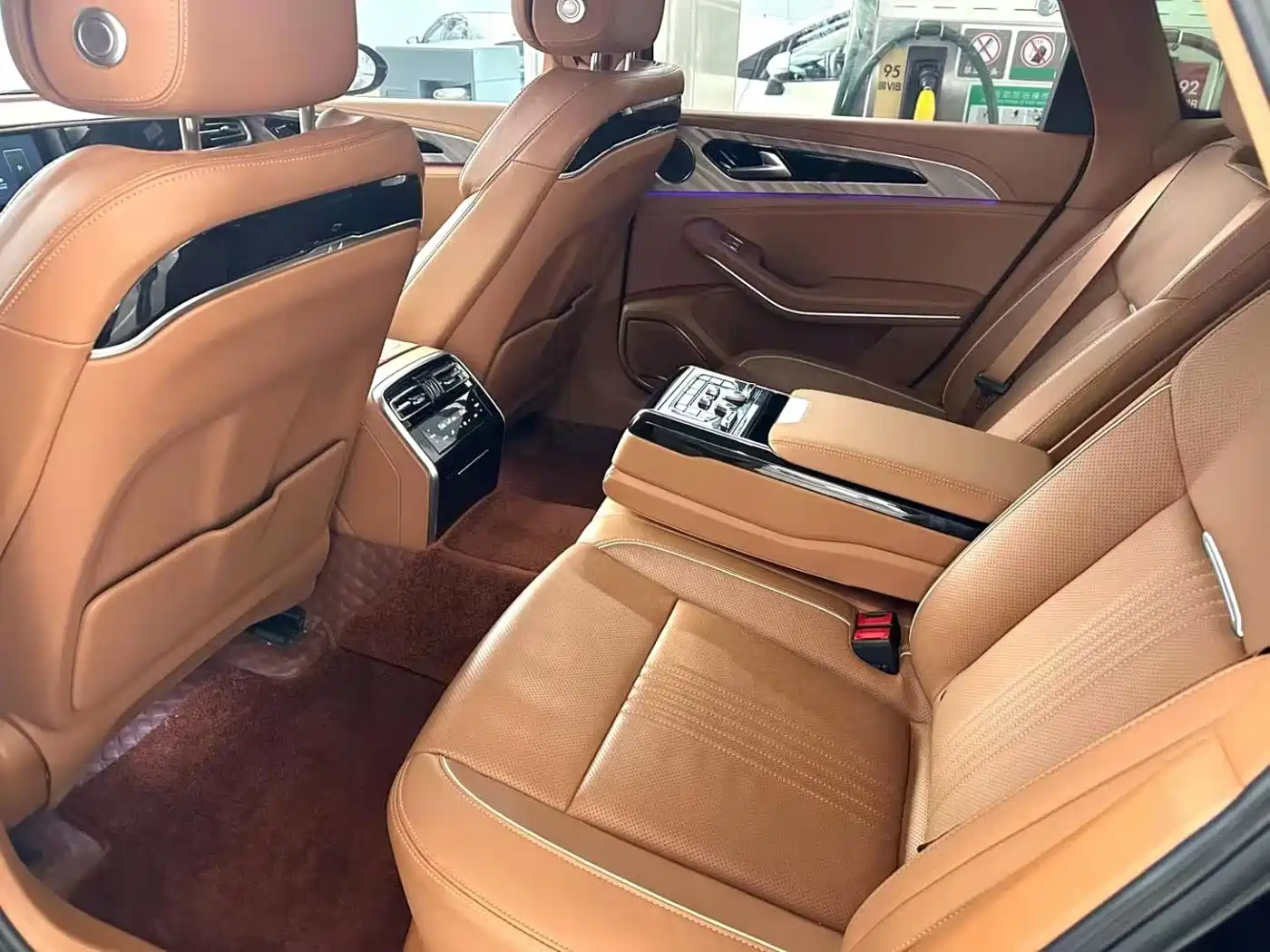Hongqi H9 2022 2.0T Smart Connect Flag Smooth Edition фото 8