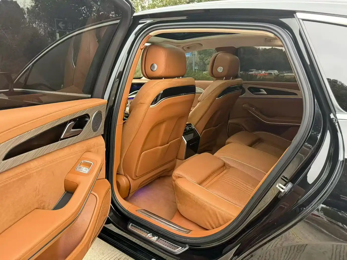 Hongqi H9 2022 2.0T Smart Connect Flag Smooth Edition фото 4