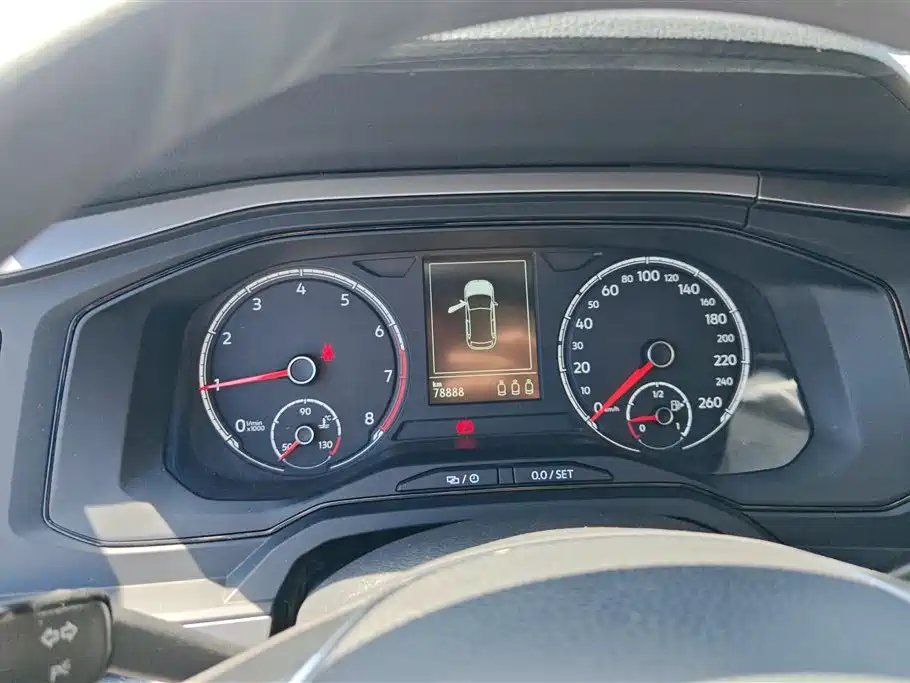 VOLKSWAGEN POLO