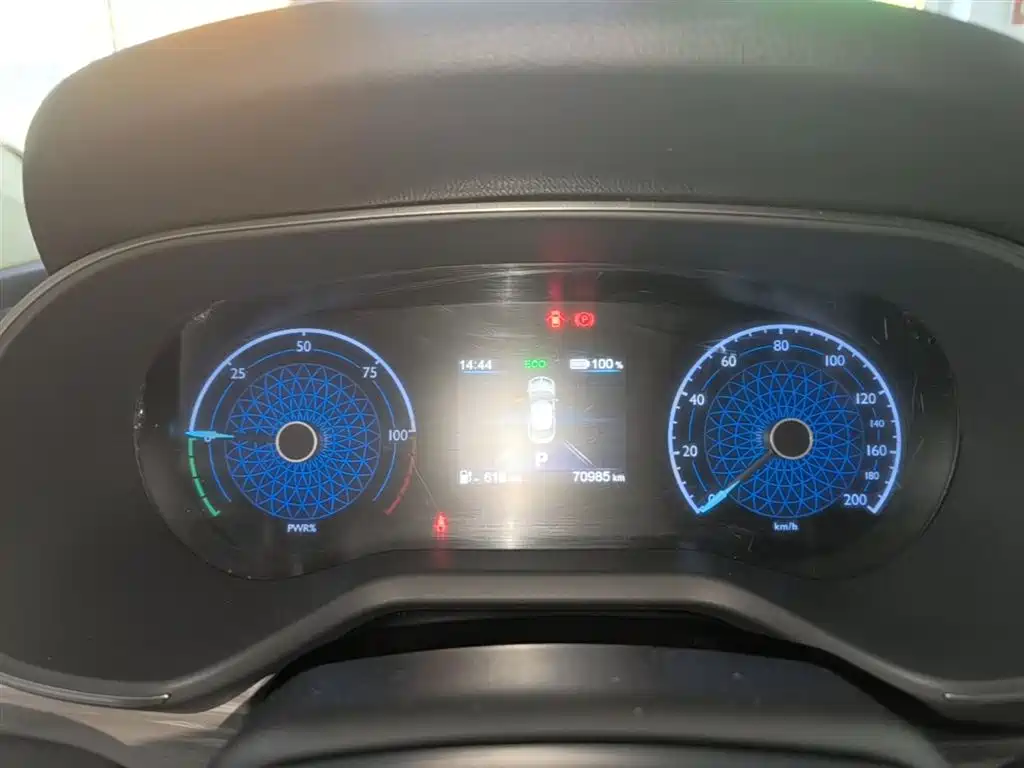 Hongqi E-QM5 2023 620km PLUS фото 12