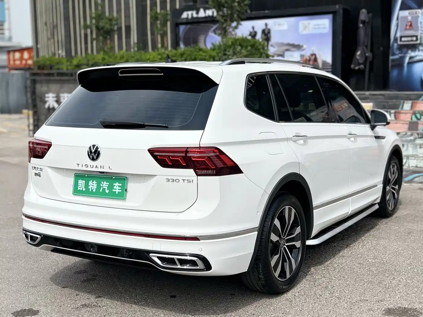 Volkswagen Tiguan L 2022 330TSI Auto 2WD R-Line Premium Edition фото 4